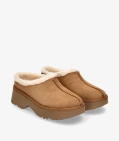 Mujer UGG Mules Y Zuecos*Zuecos NEW HIGHTS COZZY CLOG en cuero